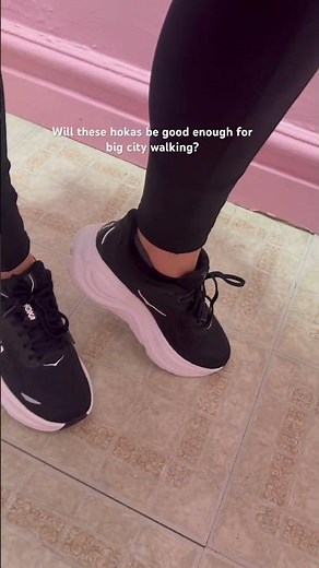 Hoka Bondi 9 women sneakers in black & white #hoka #hokashoes #citywalk #walkingaround #sneakers