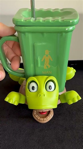 🟢Add personality to your coffee break (# 112) Panicked Turtle Mug Holder Coaster