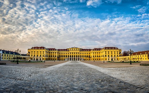 Navigate the Royal Residence of Palace of Versailles