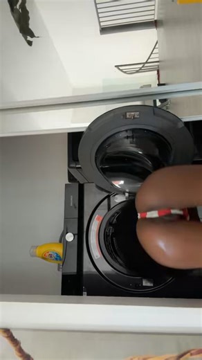 RT @pixieepetite: got stuck in the dryer, oh nooo