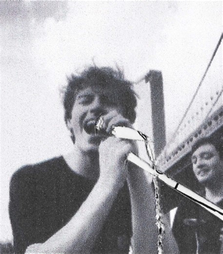 Exploring Creative Mixed Media Collage Techniques