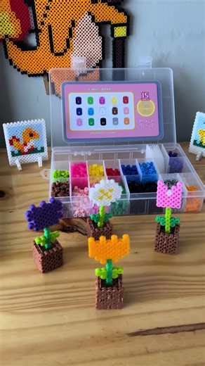 Si quieres más plantillas como esta, guarda este reel y compártelo con esa persona a la que le encantan las manualidades!! Y si todavía no tienes tus Hama Beads… ya sabes dónde encontrarlos 😉 Con Maker Beads 🛍️