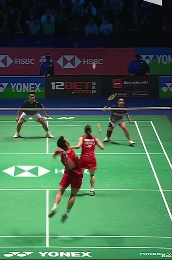 Wild 😜 mixed doubles rally! World-class mixed doubles. Lisa Kusumawati fights hard for the point 🏸