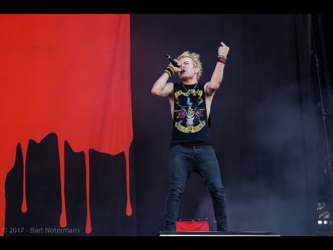 Sum 41 - Still Waiting (LIVE AT PINKPOP) [FULL HD]