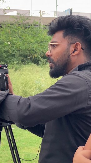 itni baar puchhne par bhi inki hasi control nhi hoti 😃 BTS vlogs clips || Vijay Saini Vlogs #indiavlogs #vlogs #vlogsclips #facbookshort #shorts | Dop Vijay Saini