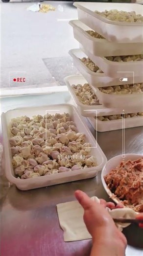 馄饨店里原来是这样包馄饨的，难怪又快又好！ #岳阳三姐馄饨饺子店 #馄饨店 #岳阳美食 #岳阳楼区美食