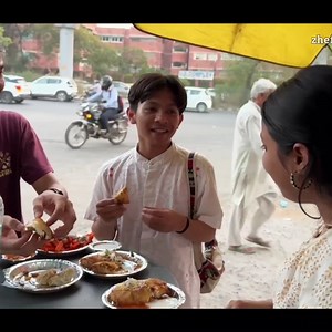 dipepet cewek India pas lagi review jajanan jalanan New Delhi | Zhefailmi channel