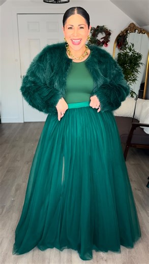 Veronica Freund | Are you having any fun with style?! 🛍️comment STYLE 279 for links to this entire outfit and accessories! Style should be fun at any size.... | Instagram