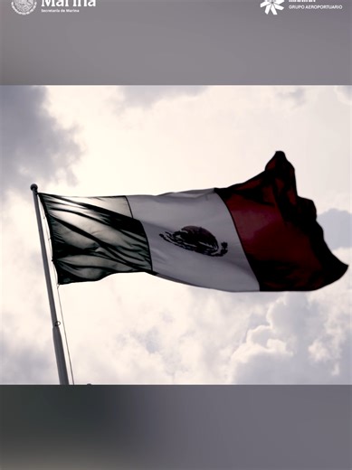 En #GrupoAeroportuarioMarina conmemoramos a la Bandera de México, símbolo de identidad, unidad y compromiso, que ondea con orgullo en cada uno de los #AeropuertosMarina . #DíaDeLaBandera