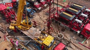 China National Offshore Oil Corporation (CNOOC) has announced the discovery of a deep coalbed methane (CBM) field in northwest China's Shaanxi Province, with proved reserves exceeding 110 billion cubic meters. The discovery of the Shenfu deep CBM field, located at the eastern edge of Ordos Basin, in Yulin City will contribute to national energy security. | China News 中国新闻网