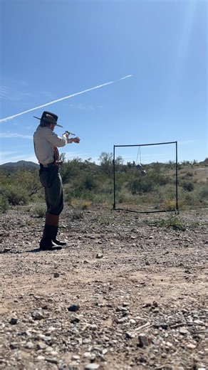 Shooting Nooses Like Clint Eastwood #wildwest #rdr2 #colt45 #gunslinger #clinteastwood #trickshots