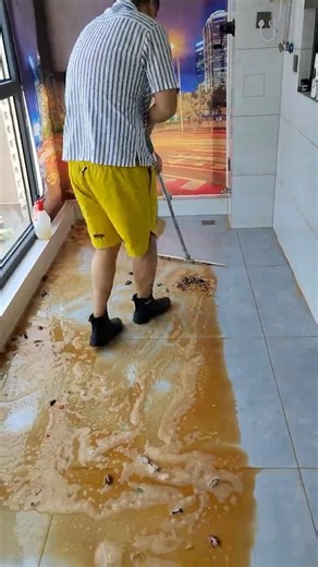 He has a magic mop 😱