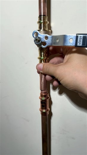 How to plumb a lever valve with no movement! #asmr #asmrsounds #learn #foryou #mmplumber #viral #plumbing #toolbag #pipes #tools #cleancopper #plumbertools #pressfit #soldering #copper #handtools #work #diy #howto #plumber #tips #hack #reels #handyman #plumero | Mmplumber