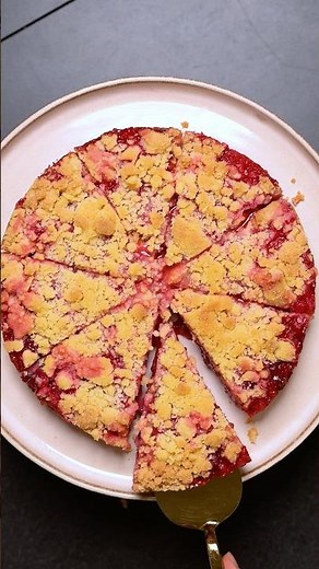Easy Redcurrant Crumble Cake | Juicy Summer Cake with Crunchy Streusel