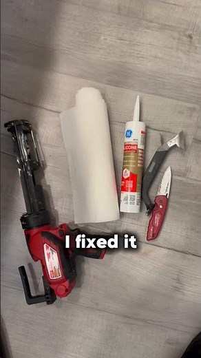 Bathtub recaulking that actually works #oddlysatisfying #cleaning #beforeandafter