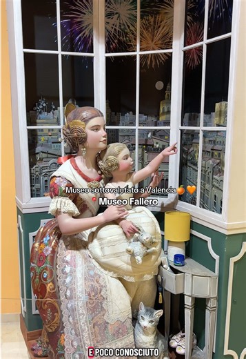 📍Museo Fallero Valencia 🇪🇸 Un museo sottovalutato e poco conosciuto a Valencia è senz’altro il Museo Fallero, situato a due passi dalla Città delle Arti e delle Scienze. Las Fallas è la festa più importante e spettacolare di Valencia, celebrata ogni anno a marzo, e dichiarata Patrimonio UNESCO. Durante la festa la città si riempie di enormi sculture di legno e cartapesta, che alla fine verranno bruciate. In questo museo sono conservate le figure “vincitrici” che ogni anno vengono salvate dall
