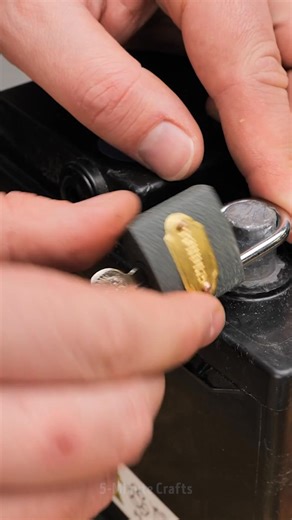 Battery Lockdown Hack | 5-Minute Crafts