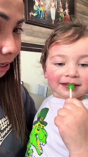 Her first lollipop 😋👌
