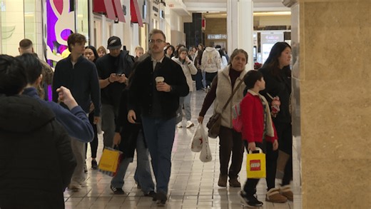 Large crowds at Tysons Corner Center as last minute shoppers pick up holiday gifts