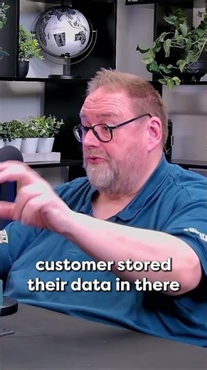 How does Martyn navigate using more than 1 software for his work processes? 💻