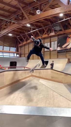 Aurelien Giraud delivered the best Hardflip 180 he'd ever seen 😮