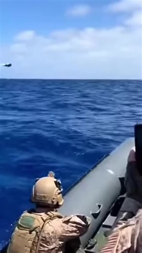 I admire this pilot's skills! A jet flying low over the sea, its roaring engines creating magical ripples on the water. ✈️🌊⚡ #viralvideo #navy #Aviation #military #AviationPhysics #OceanWaves #ViralAviation