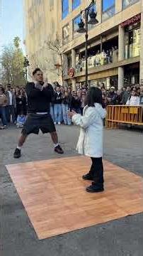 Niña bailando increíble 😻 🥳🥳🥳 falllas de Valencia 2026