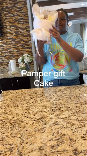 As I prepare for this year’s Mother’s Day gift ideas, wanted to repost another idea from last year. A nice twist to a basket. Simple to make, let me know if you have any questions. #mothersdaygift #Mothersday2024 | Kimberly Ross