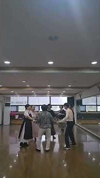 "Mairi's Wedding" Scottish Country Dance