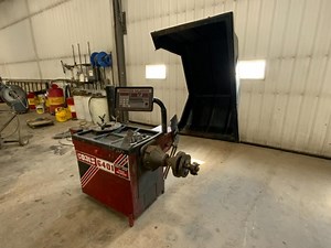 Coats 6401 Computerized Truck Wheel Balancer | Agriculture