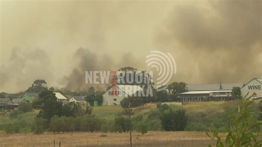 [WATCH] The situation at the Overstrand Municipality remains critical, with a Code Red declared as firefighters near a week of battling vegetation fires in Pearly Beach and now Stanford. Additional crews and aerial support have been brought in. Newzroom Afrika's Nasiphi Same reports. #Newzroom405 | Newzroom Afrika