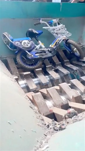 Bike vs Industrial Shredder – Satisfying Destruction in Seconds 😱