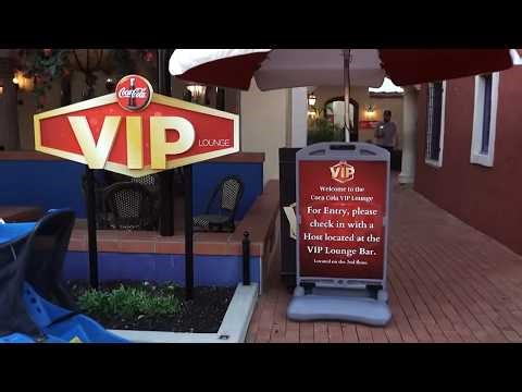 What does the VIP Lounge at Six Flags Fiesta Texas Look Like?