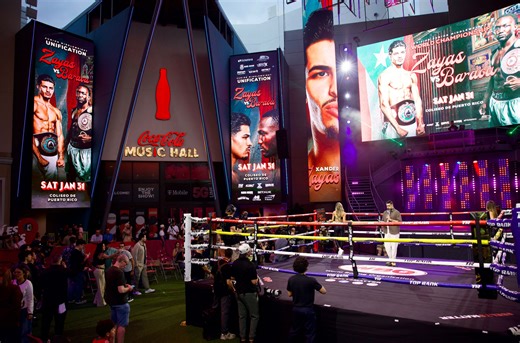 El Coliseo de Puerto Rico se prepara para una noche explosiva de boxeo. 🥊 El boxeador boricua Xander Zayas está listo para subir al ring este 31 de enero en el Coliseo de Puerto Rico, donde enfrentará a Abass Baraou en un combate que pudiera ser histórico para su carrera. Además, Juanmita López buscará seguir demostrando por qué es una de las próximas grandes figuras del boxeo boricua cuando se mida ante Conner Russell Goade, en la misma cartelera. 🇵🇷 | WAPA Deportes