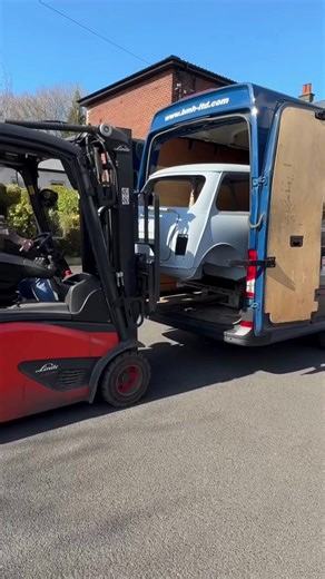 This Mini Clubman Body Shell’s journey… Arrived at Mini Sport and a few days later was carefully packed up and on its way to Japan 🇯🇵 Even through the wrapping, that iconic Mini shape is impossible to miss.