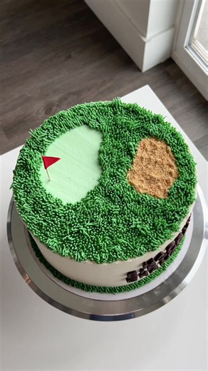 Turning a plain cake into a mini golf course…and I think it’s the coolest thing I’ve ever seen! @AmeriColor @Wilton Cakes #cakedecorating #golf #baking #fyp #cake