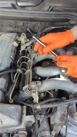 Glow Plug Replacement😉#Diesel #W124 #Mercedes#brakesystem #mercedesbenz #mechanic #mercedescars #diy