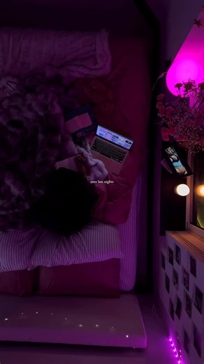 Eleese on Instagram: "#cozyhomedecor #ledlights #cozyaesthetic #cozyroom #quietlife #cozy"