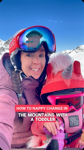 The DOUBLE NAPPY!! Pull ups are the answer and 2 of them! My two year old here is pretty much potty trained already but out in the mountains there’s not always a bathroom when you need it and she doesn’t like to be wet. So this little trick was a life saver for keeping her dry and happy while skiing. ⚠️ This only works for number 1s ❌ 💩 Extra bonuses: Warmer botty and extra padding for falls! 📖 More tips like this in my family ski guide, find the ebook link in my bio or buy the hardback on Ama