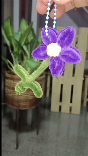 Fuzzy Wire flower keychain #fuzzywire #followers