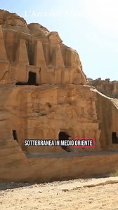 L'Arca dell'Alleanza, simbolo sacro e misterioso, custodiva le tavole della legge donate a Mosè. Realtà storica o mito? Da secoli archeologi e studiosi inseguono le tracce di questo oggetto leggendario. #ArcaDellAlleanza #Mistero #Religione #Storia #Bibbia #Reliquia #Esoterismo #Armi #croponline #CIA | Miti e Misteri