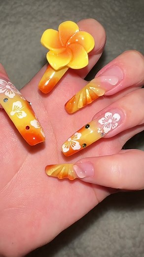 セルフネイルでハイビスカスデザインを楽しもう