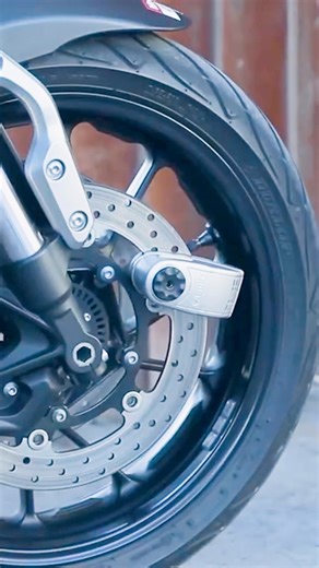 MotoPlus | Motosikletinizin gözünüzün önünden saniyeler içinde çalınmasını istemiyorsanız, ABUS disk kilitleriyle tanışın. Kompakt yapılarına rağmen... | Instagram