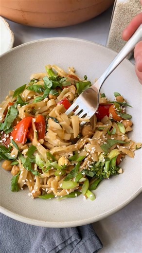 30 Minute Vegan Stir Fry Sesame Noodles 💛 ambitiouskitchen.com/vegan-stir-fry-sesame-noodles | Ambitious Kitchen