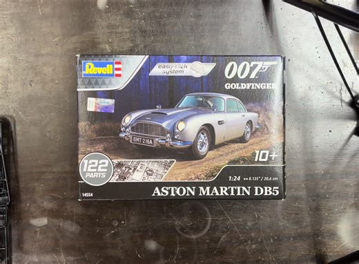 Revel 007 Goldfinger 1:24 James Bond Aston Martin DB5 - a look inside the box of this lovely new tooled model kit. #hobbybounties #revellmodelcars #jamesbond #astonmartin #goldfinger