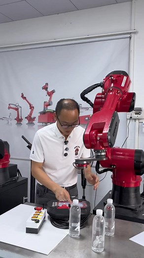 Robot #machinery #intelligence #factory #industry #robot #industrial #automate #mechanic | Messi Borunte