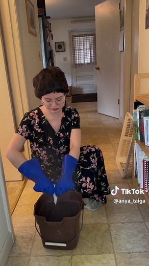 Clean like a Slavic Mother 🪥👕 who can relate?😅 #slavicculture #spinningbrush #cleantiktok #russianmama