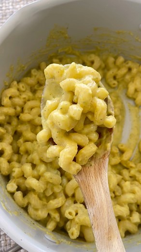 There’s no cream in this creamy pasta recipe. Instead, the roasted zucchini creates a delicious, creamy zucchini pasta sauce. Perfect as a meatless main dish or as a side with your favorite protein! | Skinnytaste