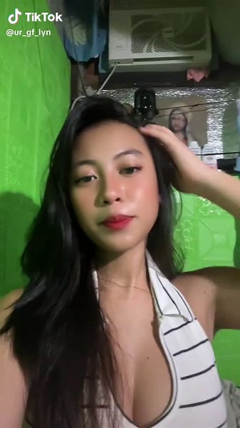 Lyn (@ur_gf_lyn)’s videos with sandali by dk - dk (dude kisser)