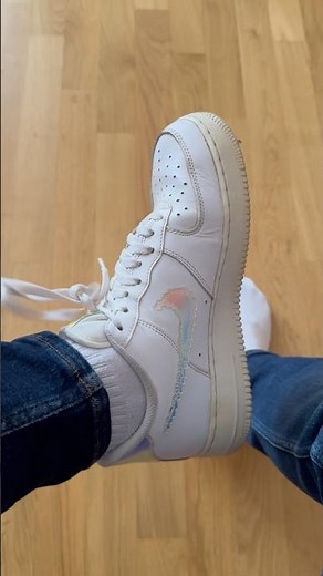 Nike AF 1 Sneaker white socks and skinny Blue Jeans